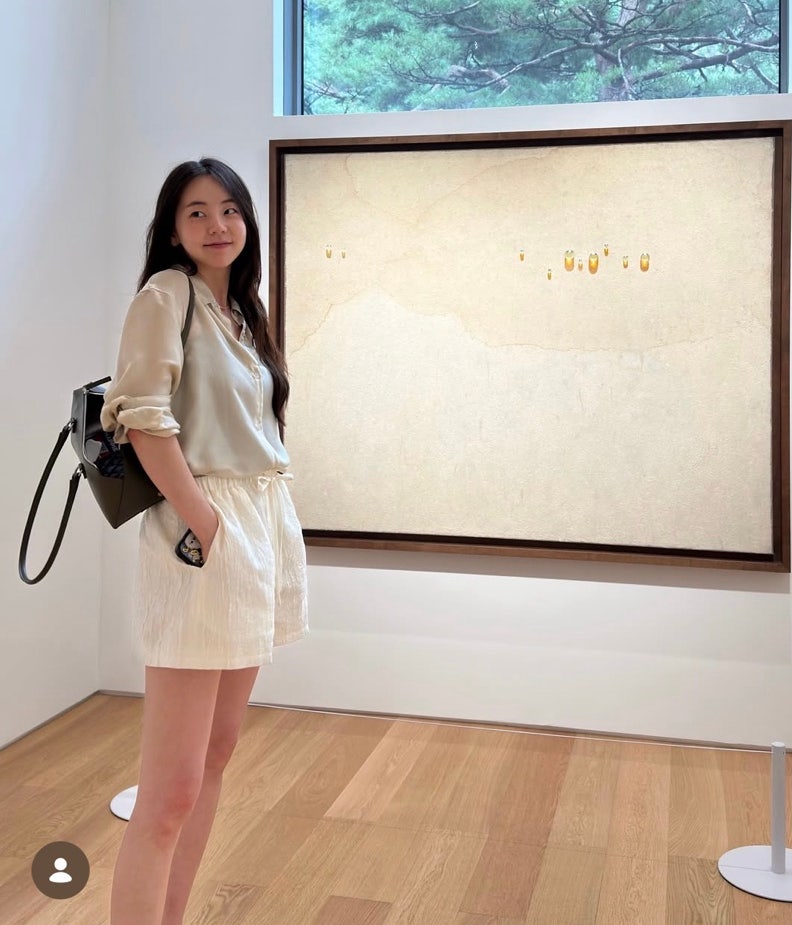 한때 패션 아이콘이었던 국민여동생 안소희, 여전한 감각 여름 셔츠코디