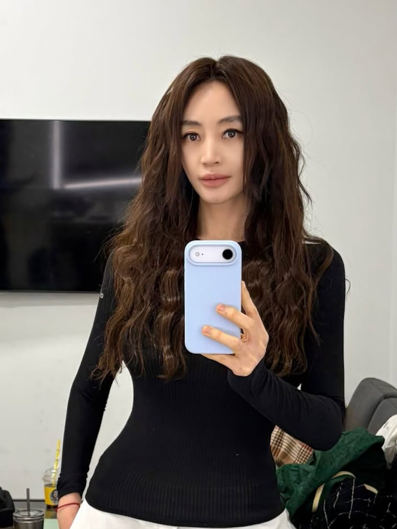보정 아니었어? "많이 먹는데 배가 하나도 없더라" 김지훈도 놀란 55세 김혜수 다이어트 몸매 ....