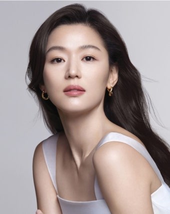 Jun Ji-hyun's Wedding Photoshoot from 14 Years Ago Revisited: "Where Did Time Go?" Her Look from Her 2012 Wedding