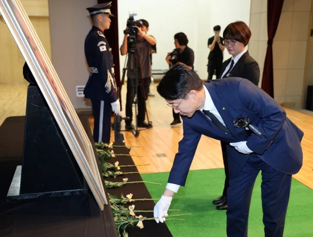 조정식 국회의장이 <b>김대중 서거 17주기 추모식</b>에 선 이유…<b>추모</b>사 ....