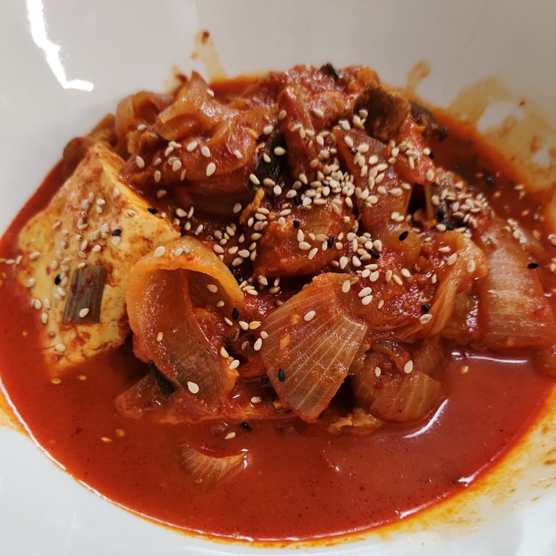초보자도 가능한 간단하고 맛있는 돼지고기 김치 두루치기 레시피