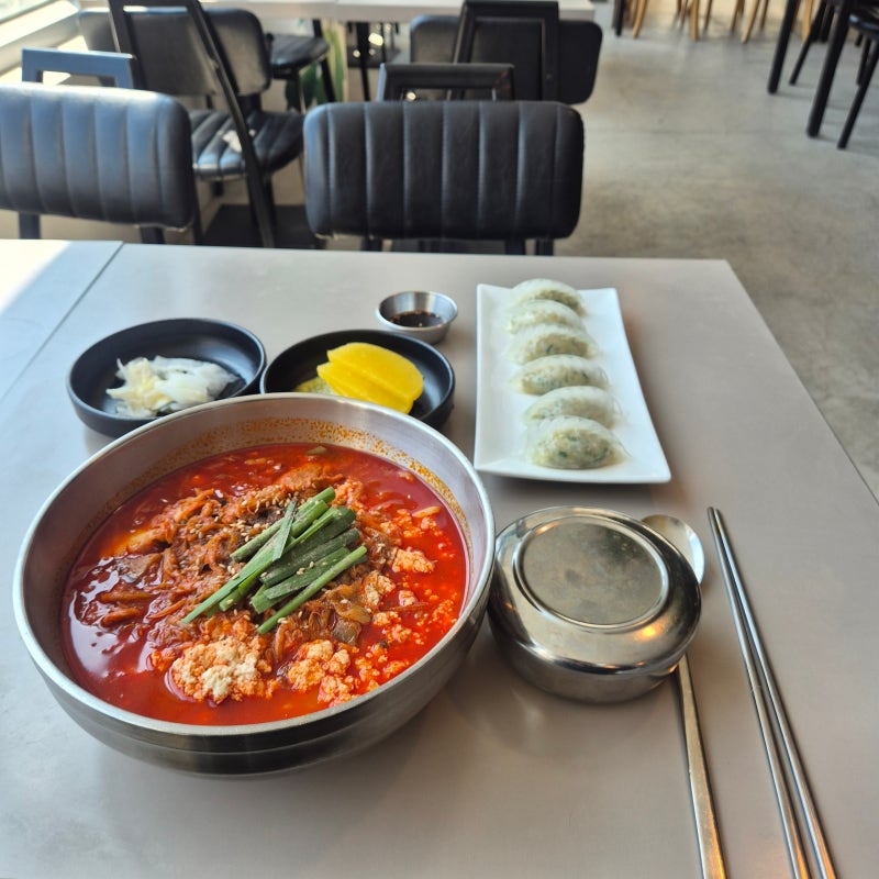 양양 인구해변 맛집 양양순두부짬뽕, 얼큰한 순두부짬뽕면에 감자만두까지