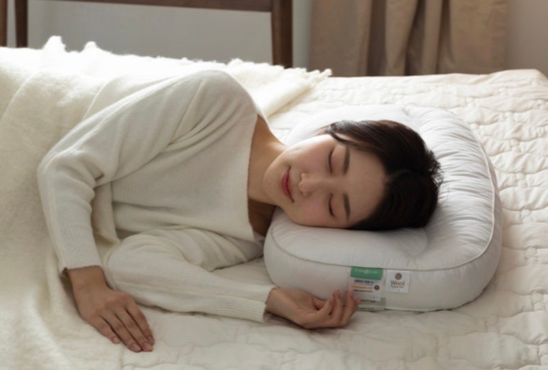 아이유 베개 뭐길래? 경추베개 특징부터 방향·세탁까지 정리