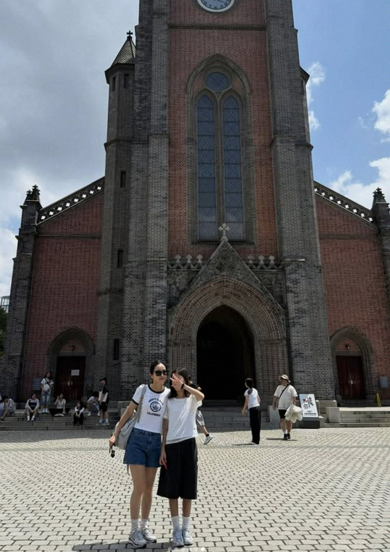 한혜진 딸 시온, 엄마 닮은 동안 미모에 아빠 유전자까지!