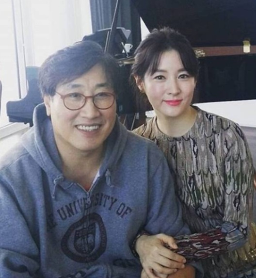 어제도 했다는 부부의 일상, “75세 맞아?” 이영애 남편 사진에 다시 소환된 부부 고백