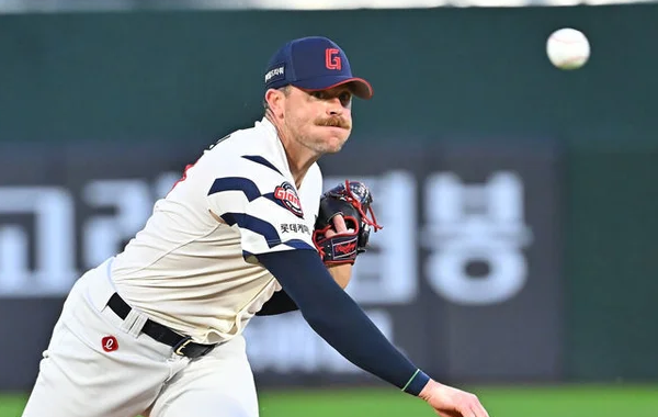 이게 진짜예요? 0-8→15-10 <b>롯데</b>시네마…7회 13득점 구단 신기록 터졌....