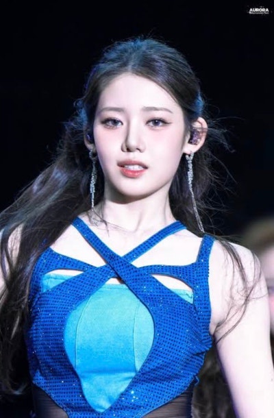 월드투어 공연 무대 이미지
