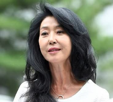 <b>김부선</b> "지인 숨지자 유족과 <b>2억</b>원 대 소송...매월 300만원 보냈다"