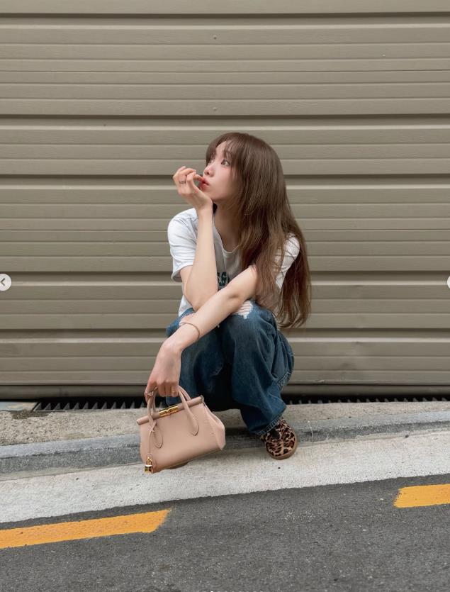 5000만원 <b>기부</b>한 <b>이성경</b> 알고 보니 여름 패션도 남달랐다.