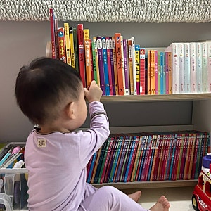 아이엔지홈 아기 책장 토리 마이북 2단 와이드 오픈책장 크림버치, 1년 넘게 사용 후기