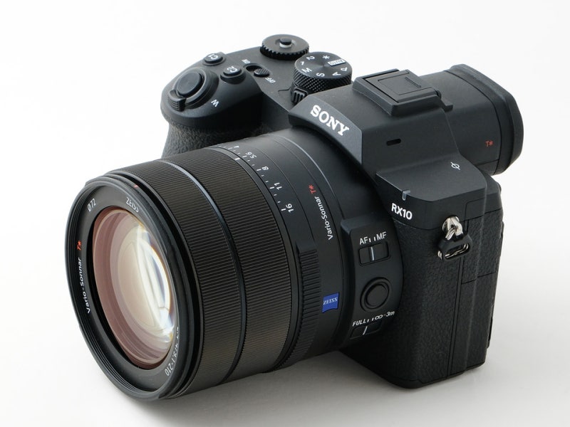 소니 RX10 V 600mm 초망원에 α의 AF 및 조작성까지 갖춘 카메라