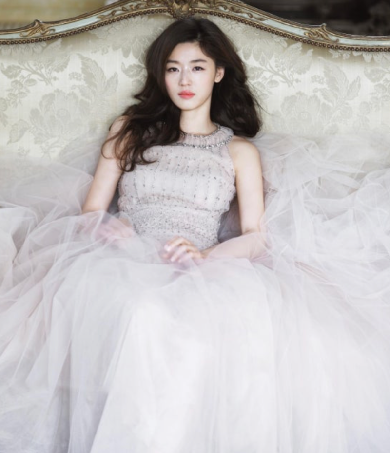 "This was 14 years ago?" Revisiting Jun Ji-hyun's wedding photoshoot... The reason everyone is surprised: 'Where did time go...'