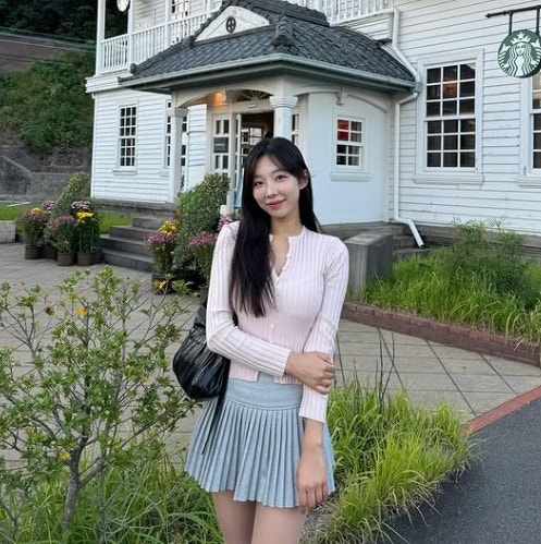 「在棒球場應援的少女，不知不覺成為了球場的主角… 金秀賢啦啦隊員的特別故事」