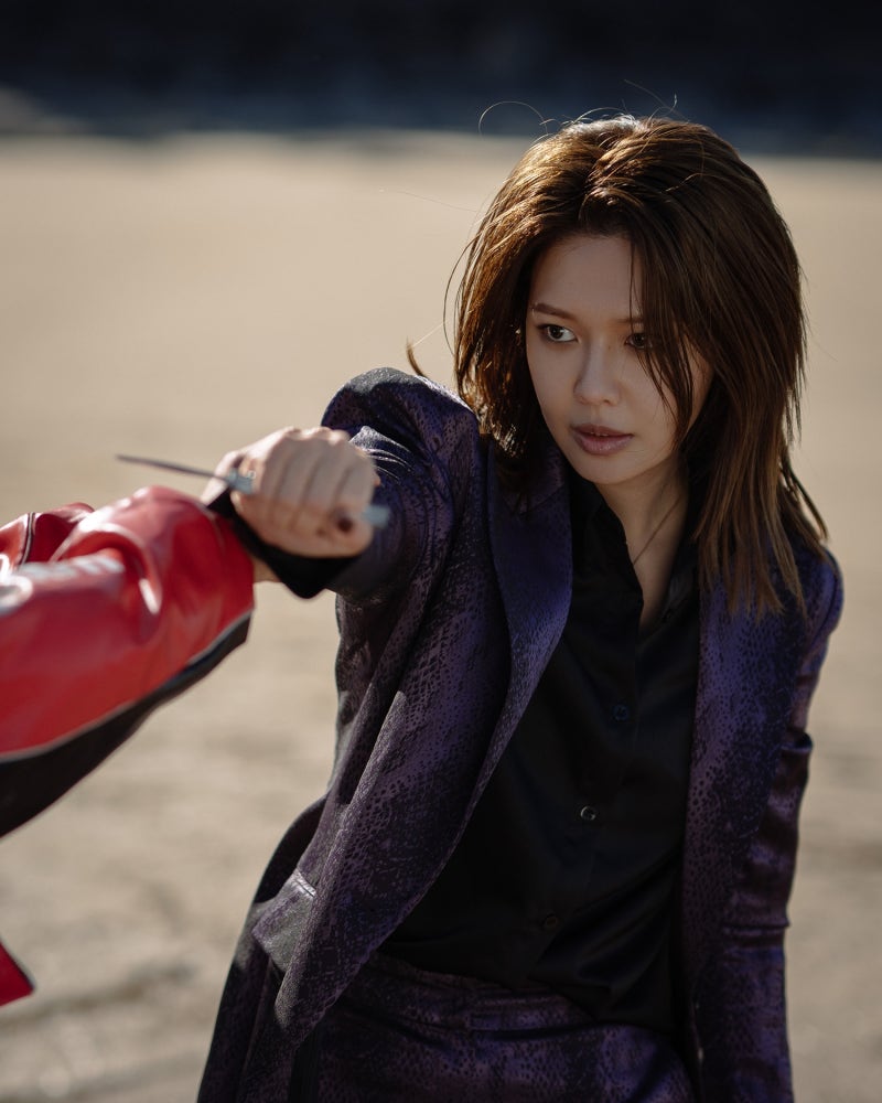 영화 최수영, 관객들이 열광한 독보적 빌런 '안야'! 롤모델 엄정화와의 파격 ....