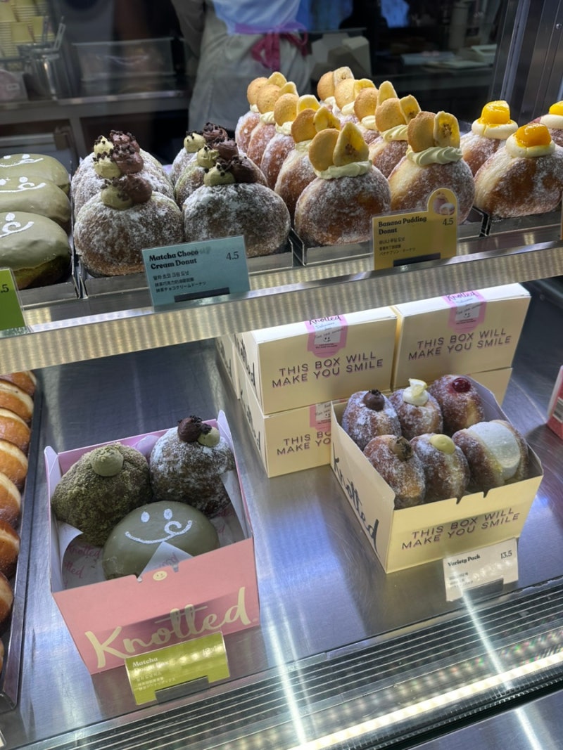 [여의도/IFC몰] 자라, 코스, 마시모두띠 쇼핑 후 오랫만에 노티드 도넛 신메뉴 탐방