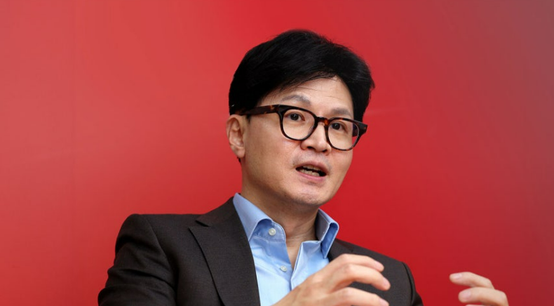 [긴급속보] 한동훈 진중권 ‘복당보다 더 큰 변수’ 터졌다…무당층 34.7% 선택에 국민의힘 셈....