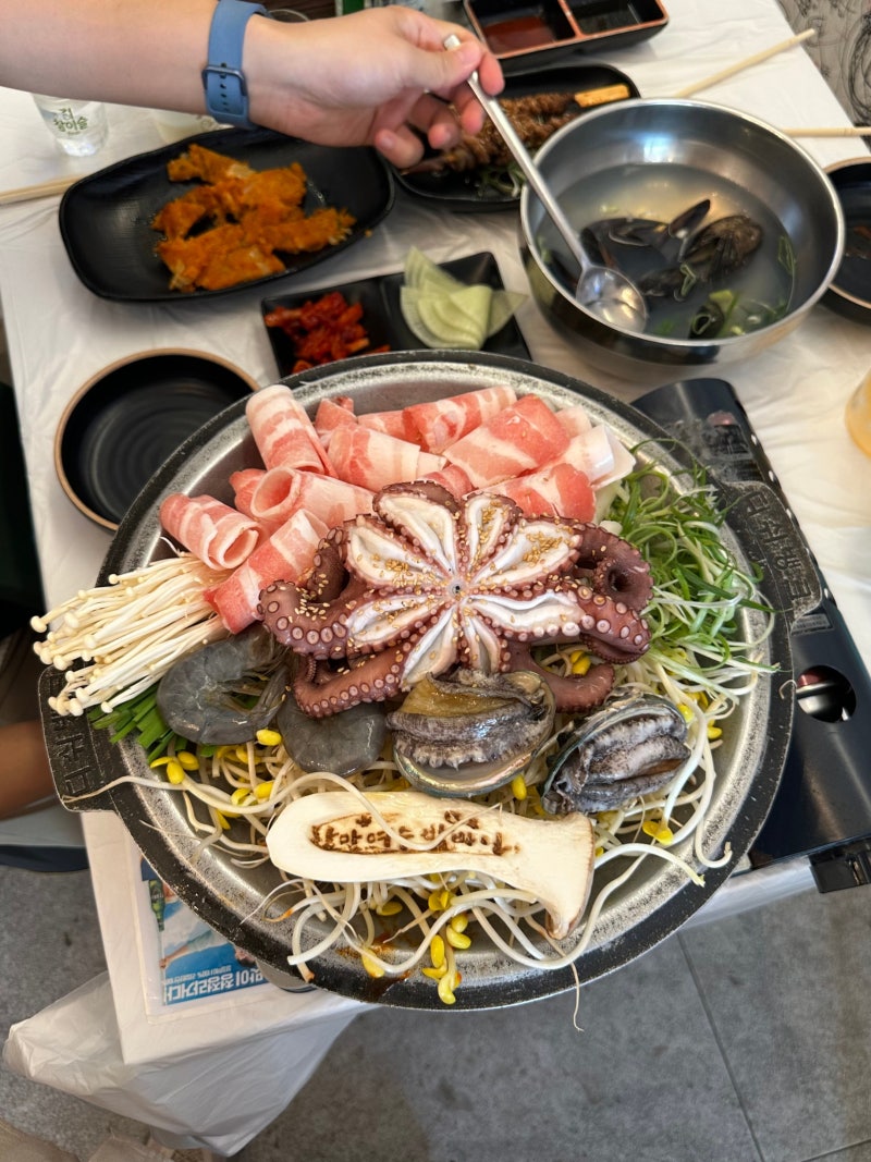 [여수] 하멜 등대가 한 눈에 보이는 여수낭만포차거리 돌문어 삼합 찐맛집 "여수낭만포차34번....