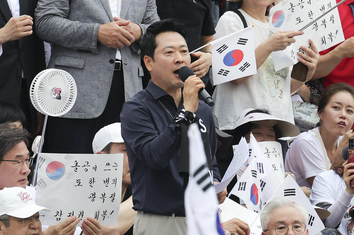 <b>장동혁</b> “李 대통령 개헌 속내는 '임기 1년 포기할 테니 8년 달라'는 ....
