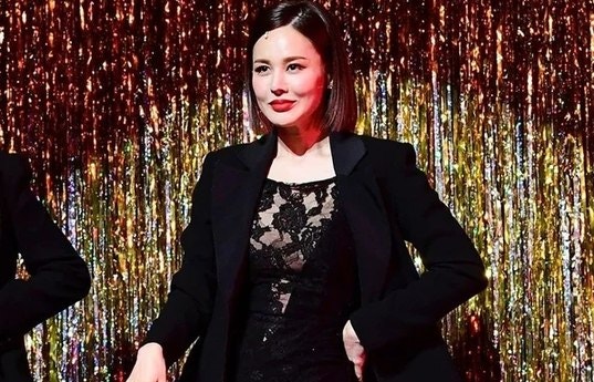 "유혹의 소나타" 아이비, 21년 만에 뉴욕 브로드웨이 주연…한국 가수가 정규 캐스트로 뽑히....