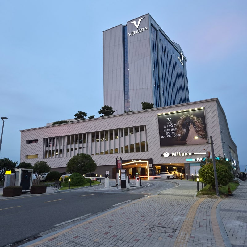 麗水威尼斯酒店：豪華家庭雙床海景房