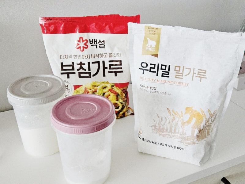 밀가루 개봉 후 보관방법, 밀폐용기에 옮겼다면 날짜는 이렇게