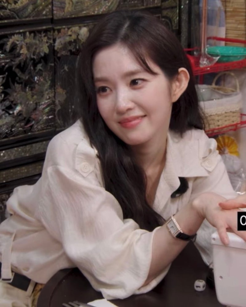 아이린 차쥐뿔 블라우스 어디꺼? 강민경 브랜드 아비에무아 가을 코디