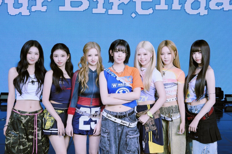 오디션 출신 실력파 대거 합류...아워벌스데이, JYP 걸그룹 성공 계보 이을까? (쇼케이스 현장....
