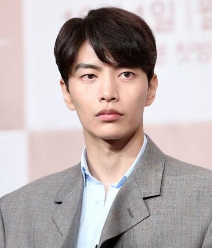 이민기 세무조사 완납 후 석 달 침묵…안경 하나로 "이 사람 맞아?" 소리 듣는 41세 배우의 계....
