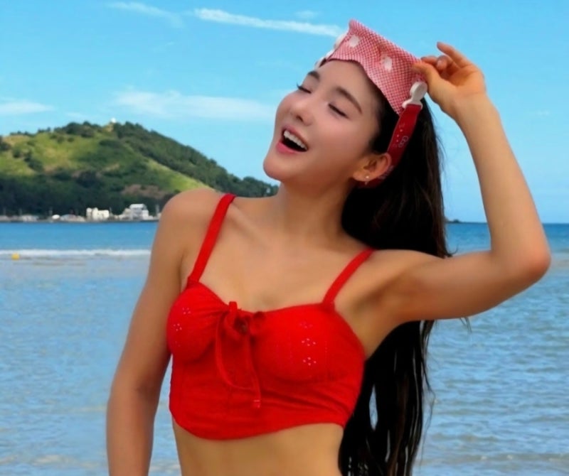 빨간 수영복으로 뽐낸 가수 바다.. 11살 연하 남편 다시 반할 듯