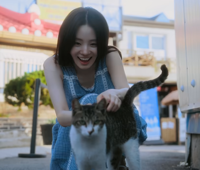 2024年NewJeans Hanni重新演繹的《藍色珊瑚礁》，以及李秀賢清爽的韓語翻唱
