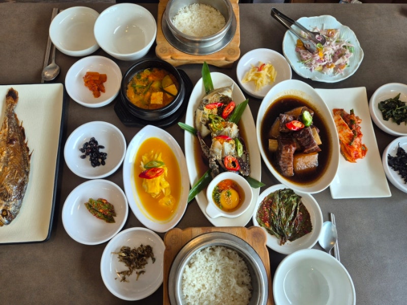[경기도가평/청평면 한식 맛집] 소나무프리미엄한정식 넓은 매장 간장게장 보리굴비 전문 단....