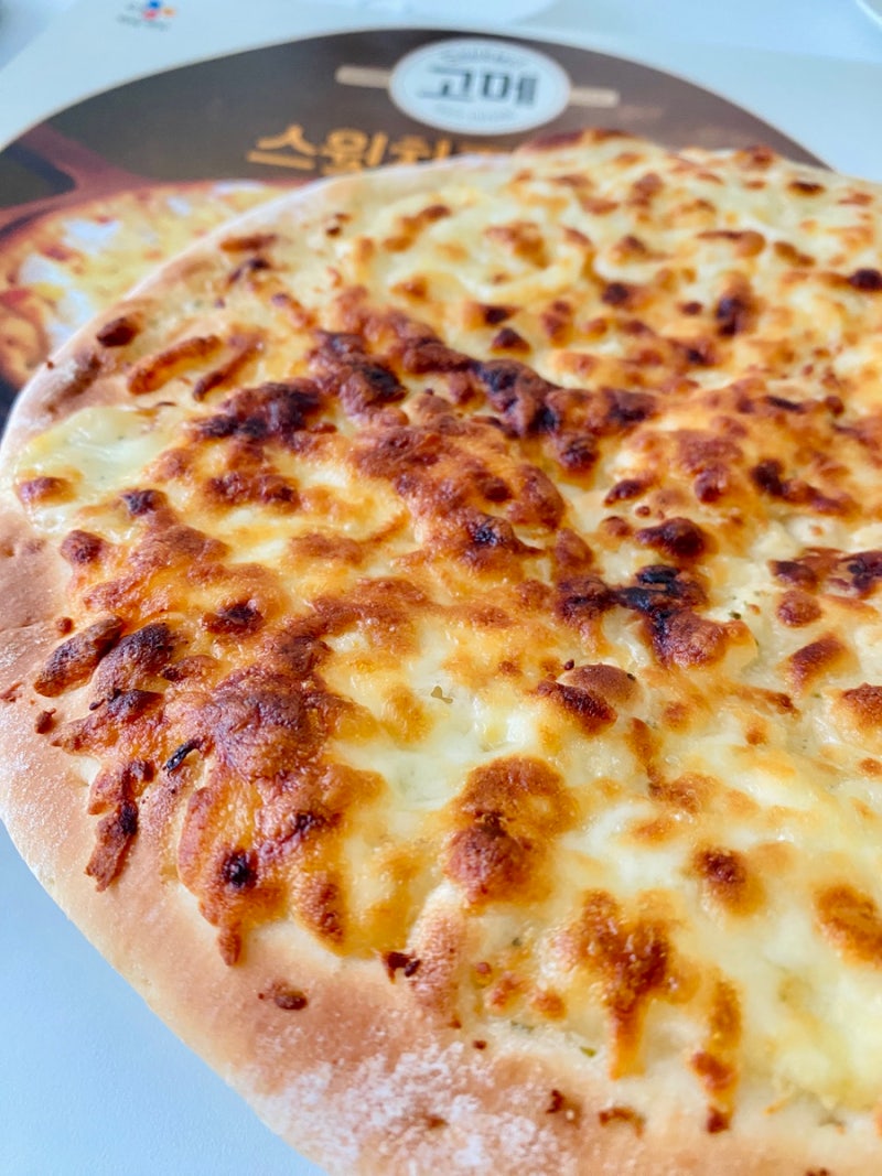 고메 스윗치즈피자 후기, 4,980원에 먹어본 맛과 데우는법