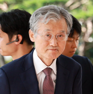 [<b>조희대</b> 대법원장] 관례 깨고 '서면 <b>제청</b>' 감행한 진짜 이유