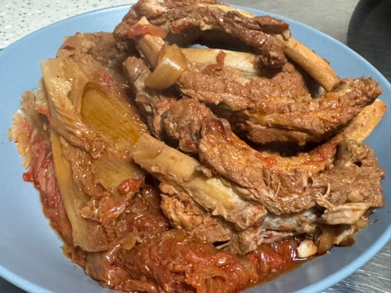 묵은지 등갈비찜 레시피 | 국물까지 맛있는 밥도둑