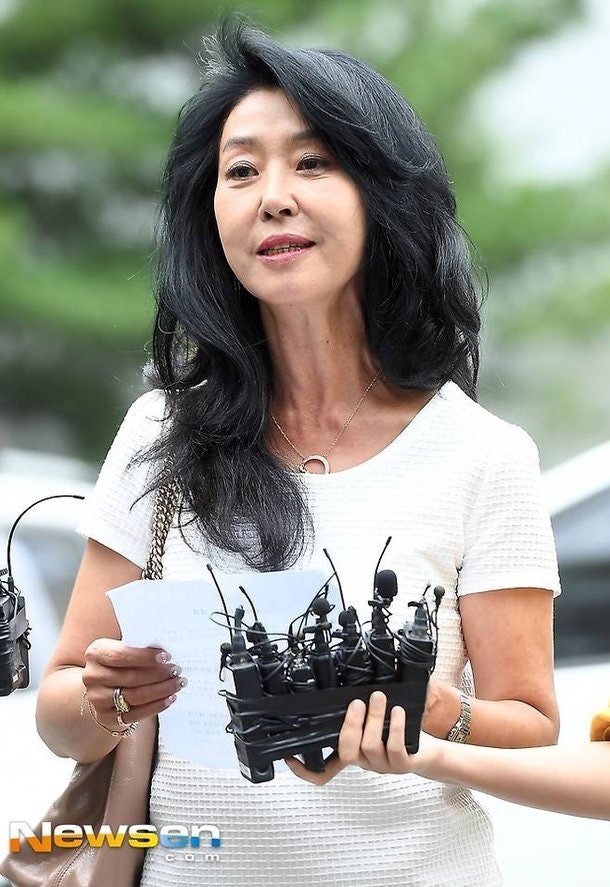 김부선 프로필 근황 아파트 가압류 2억 대여금반환소송 리즈 스폰 발언 이재명 스캔들