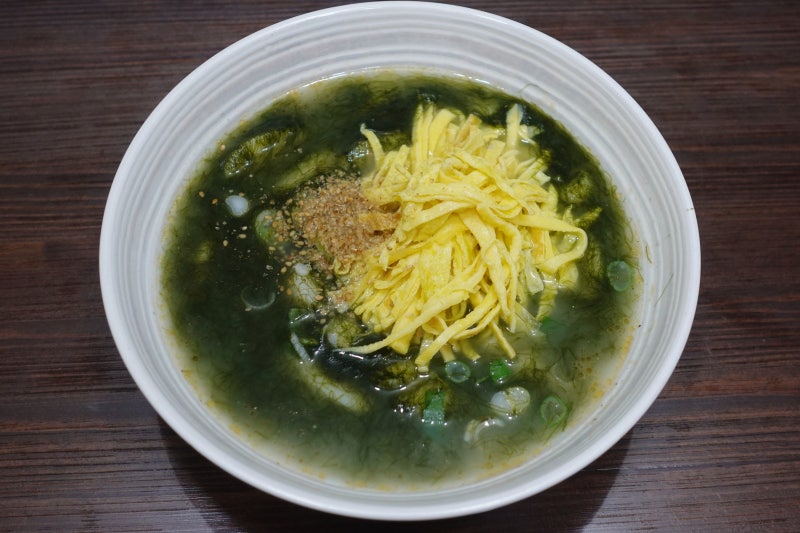 사골 매생이떡국 끓이는법, 비린 맛 1도 없이 참기름과 계란지단으로 완성하는 보양 떡국