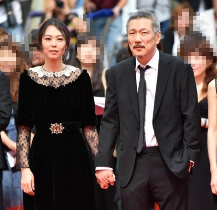 "한국에서는 이미지 최악, 해외에서는 극찬?" 트로피 싹쓸이 하는 톱스타 여배우 드레스.jpg