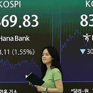 코스피 6400선 붕괴에 개미들 멘붕 "삼전 6.8% 빠지는거 실화냐"