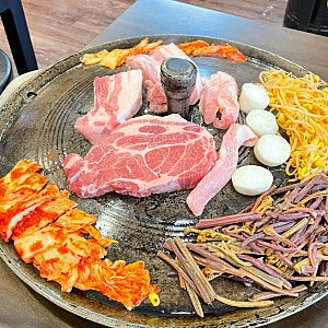 [화성] 병점역 삼겹살 맛집 "황금돼지솥뚜껑삽겹살" 고기 구워주는 진안동 고기 맛집 솔직후....