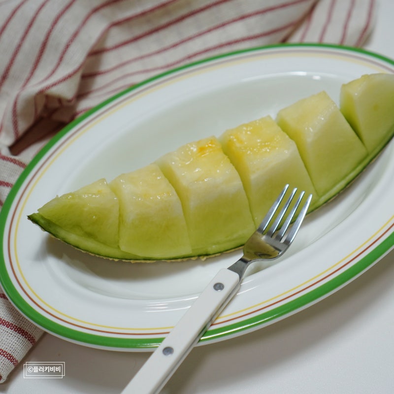 지금이 딱 맛있는 여름 제철 과일 멜론 자르는 법 이렇게 썰면 편해요!