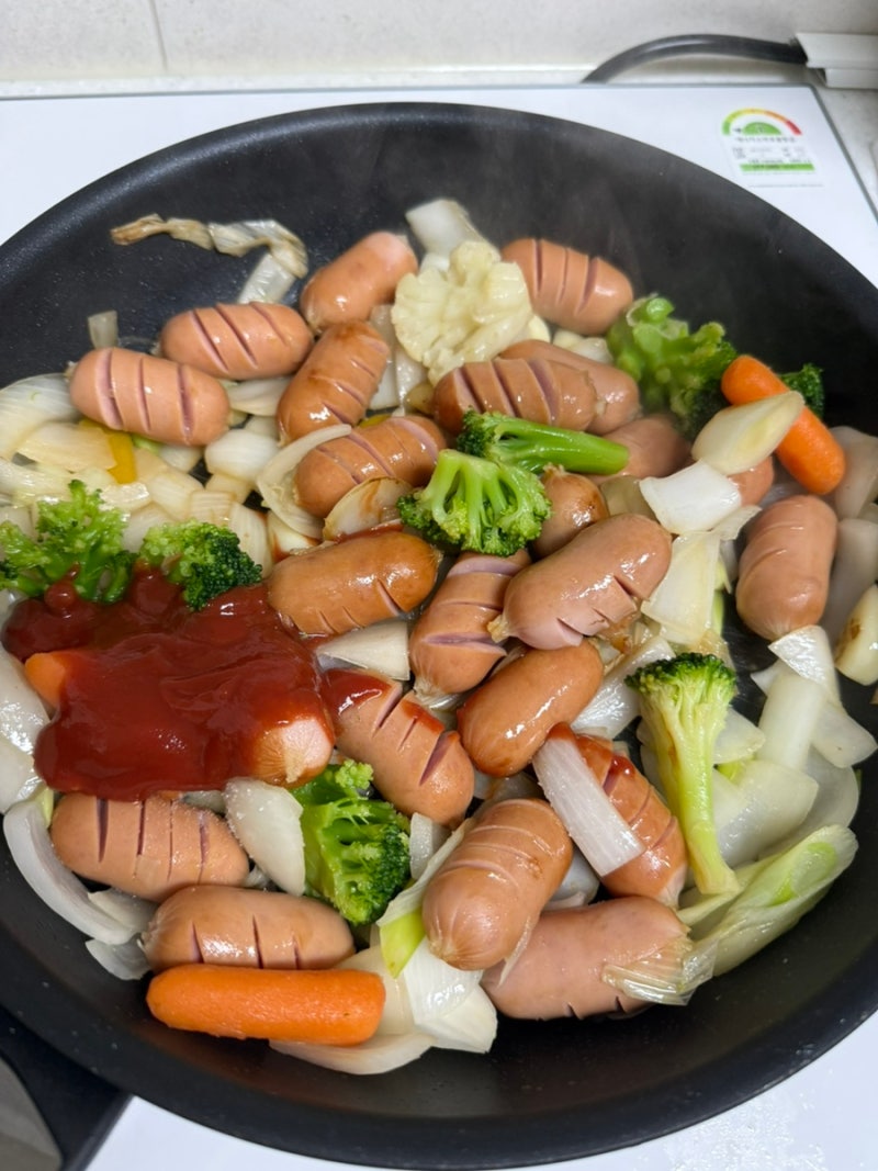 소세지야채볶음 레시피: 바쁜일상에서도 10분만에 빠르게 맛있는 반찬 만들기