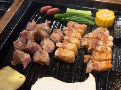 효자동 고기 구워주는 삼겹살 맛집 : 마장동김씨 포항 영일대점 마장동 모둠 소 2인 세트 후기