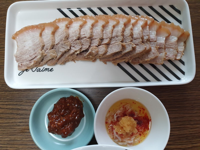 돼지고기 수육 삶는법, 40분 수육 레시피｜김치 사는 날이면 꼭 만드는 삼겹살 수육
