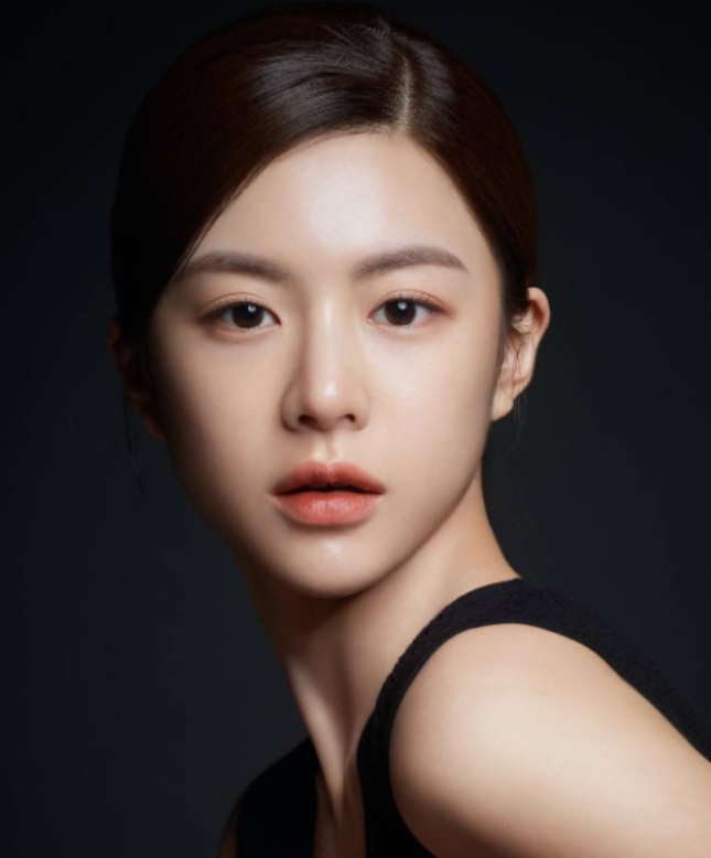 고윤정 얼굴에서 유독 시선 가는 곳, 요즘 ‘눈썹’이 달라졌다
