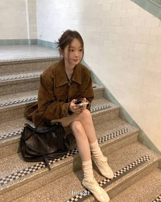 강민경 초가을 여행룩 3색 코디 원리, 브라운 스웨이드 재킷 체형별 활용법