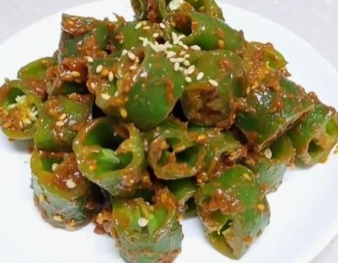 “오이고추는 왜 고추인데 거의 안 매울까?” 아삭하고 순한 맛의 비밀
