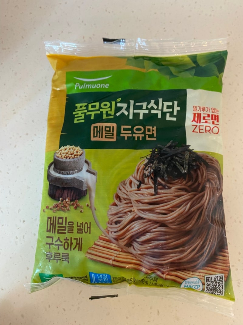 다이어트 중 비빔면 땡길 때! 두유메밀면에 돼지고기 넣어 만든 초간단 비빔면