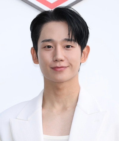 Types of Men's Hairstyles Inspired by Jung Hae-in's Hair