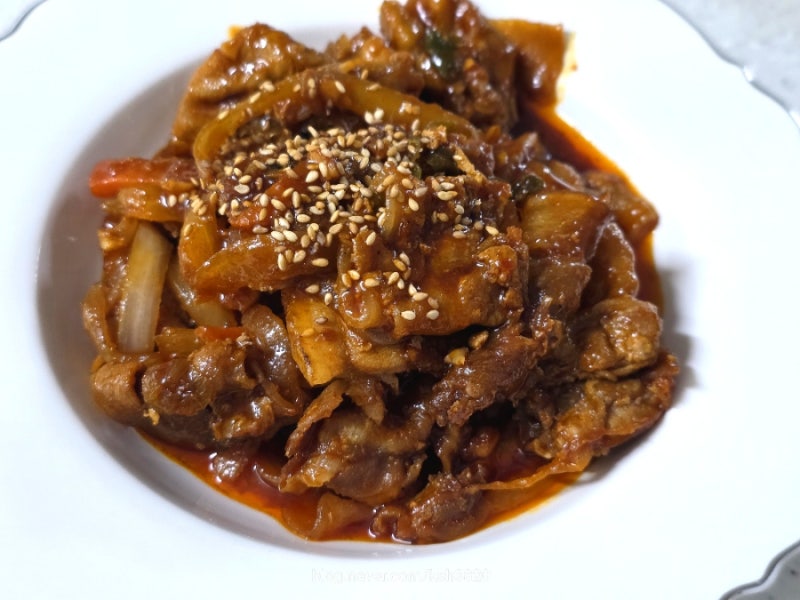 냉동 대패삼겹살요리 대패삼겹살 제육볶음 레시피 대패삼겹살볶음 만들기 대패삼겹살 두루....
