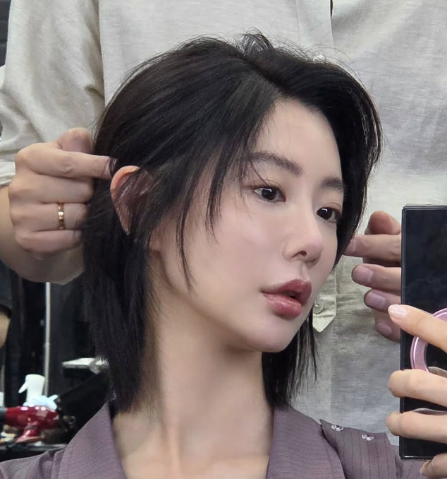 "40대 맞아?" 클라라 이혼 후 얼굴변화..최근 근황에 깜짝, 확 달라진 분위기